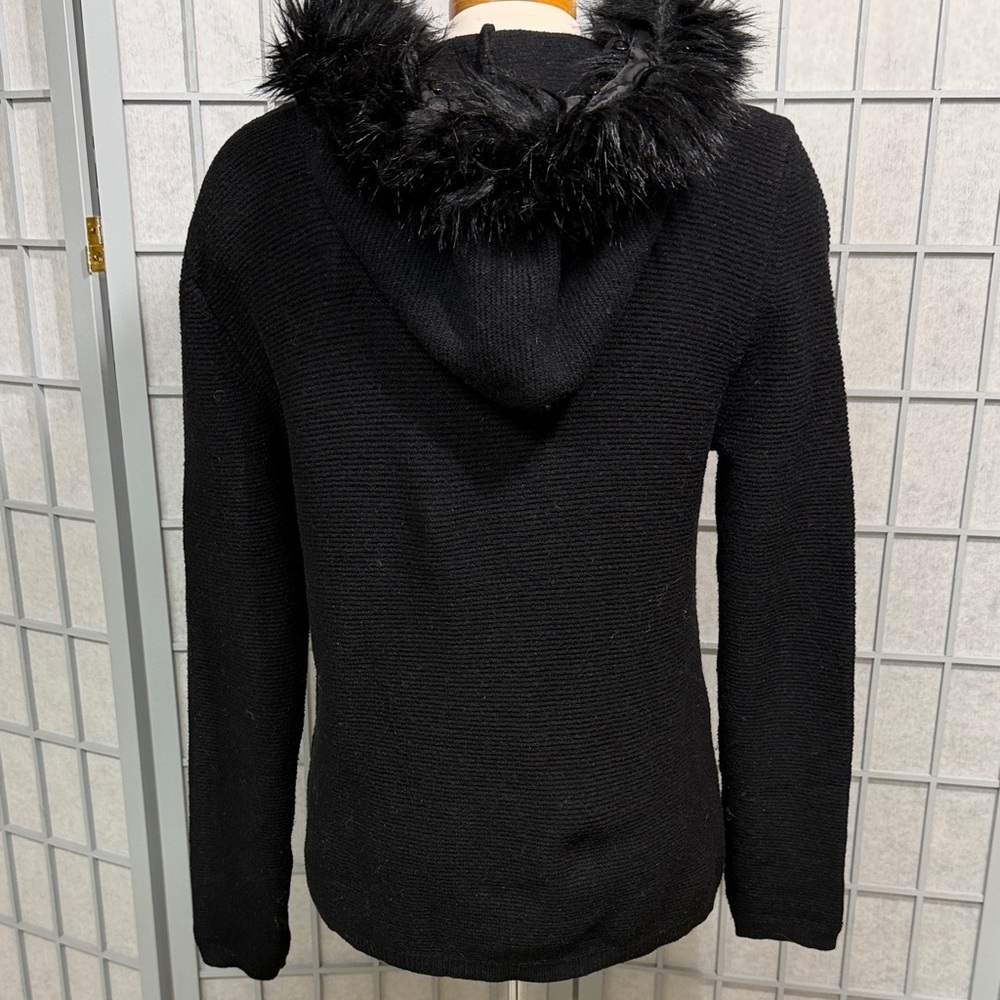 Angela Mara, Stylish Black Sweater with Faux Fur Hood, Size Large - Picture 2 of 12